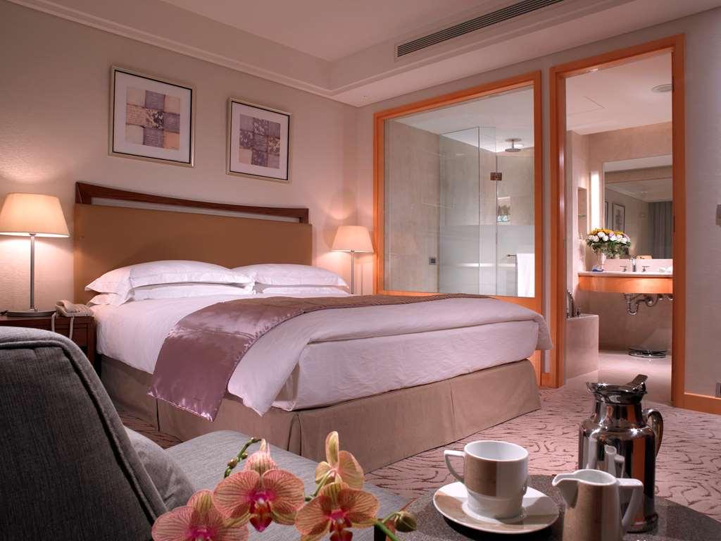 Windsor Hotel Tchaj-čung Pokoj fotografie A suite at the Mandarin Oriental, Hong Kong