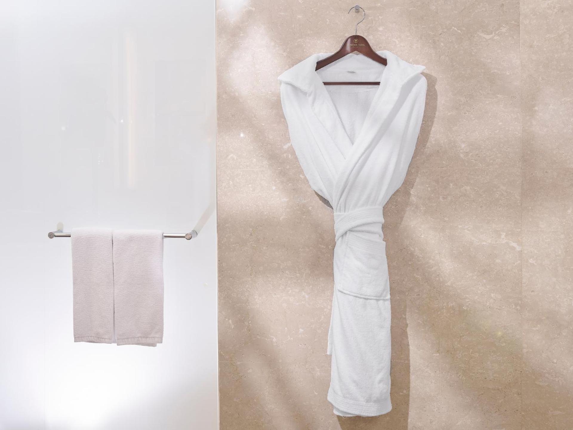 Windsor Hotel Tchaj-čung Exteriér fotografie A bathrobe