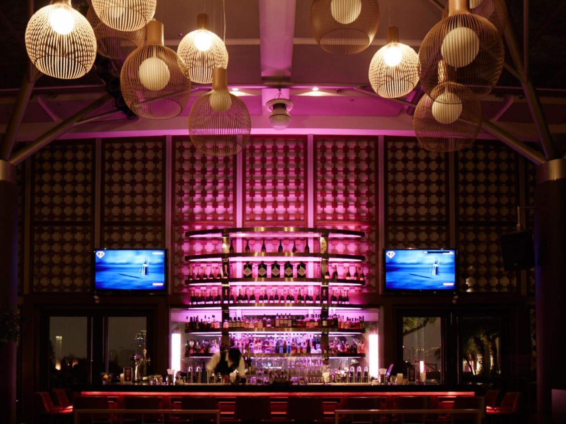Windsor Hotel Tchaj-čung Exteriér fotografie The bar at the nightclub