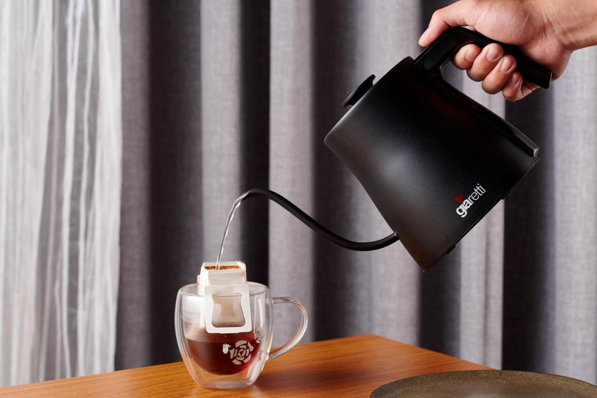 Windsor Hotel Tchaj-čung Exteriér fotografie A kettle in use